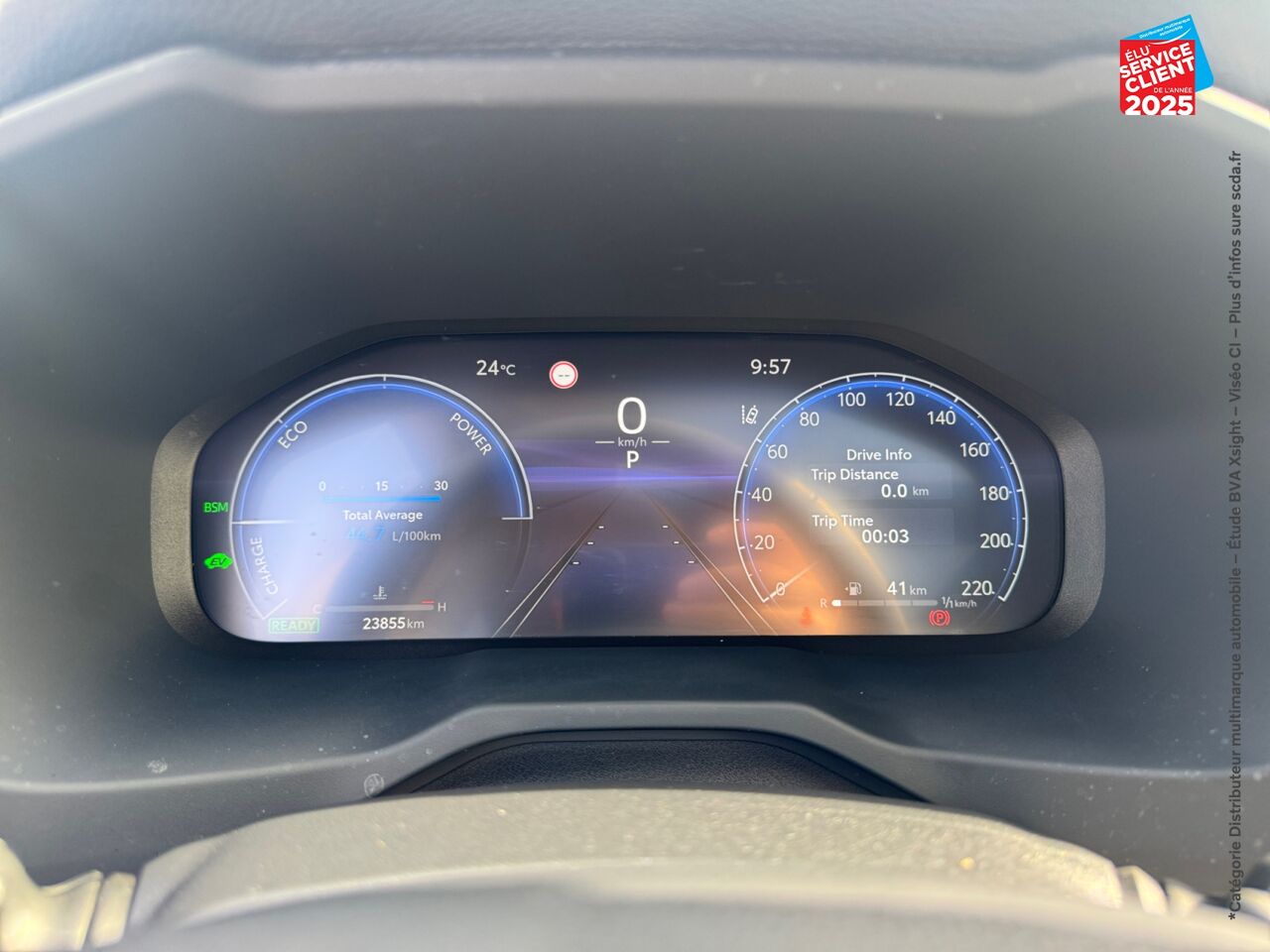 Véhicule d'occasion TOYOTA RAV4 2.5 HYBRIDE 222CH LOUNGE AWD-I MY23 TPANO SIEGES CHAUF GPS JBL chez HESS Automobile