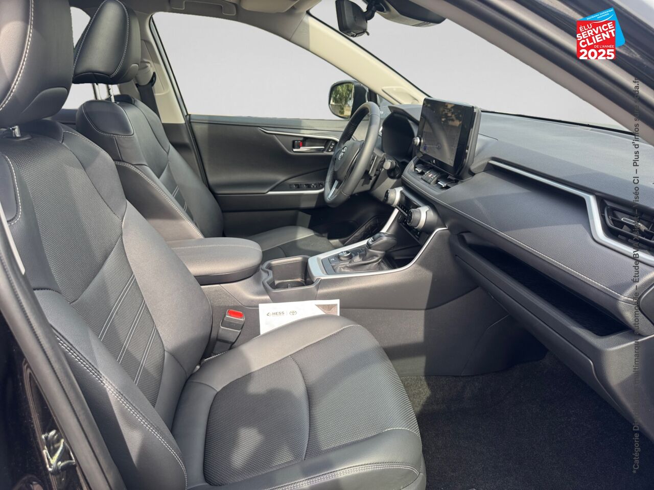 Véhicule d'occasion TOYOTA RAV4 2.5 HYBRIDE 222CH LOUNGE AWD-I MY23 TPANO SIEGES CHAUF GPS JBL chez HESS Automobile