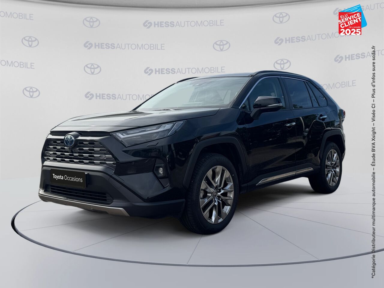 Véhicule d'occasion TOYOTA RAV4 2.5 HYBRIDE 222CH LOUNGE AWD-I MY23 TPANO SIEGES CHAUF GPS JBL chez HESS Automobile