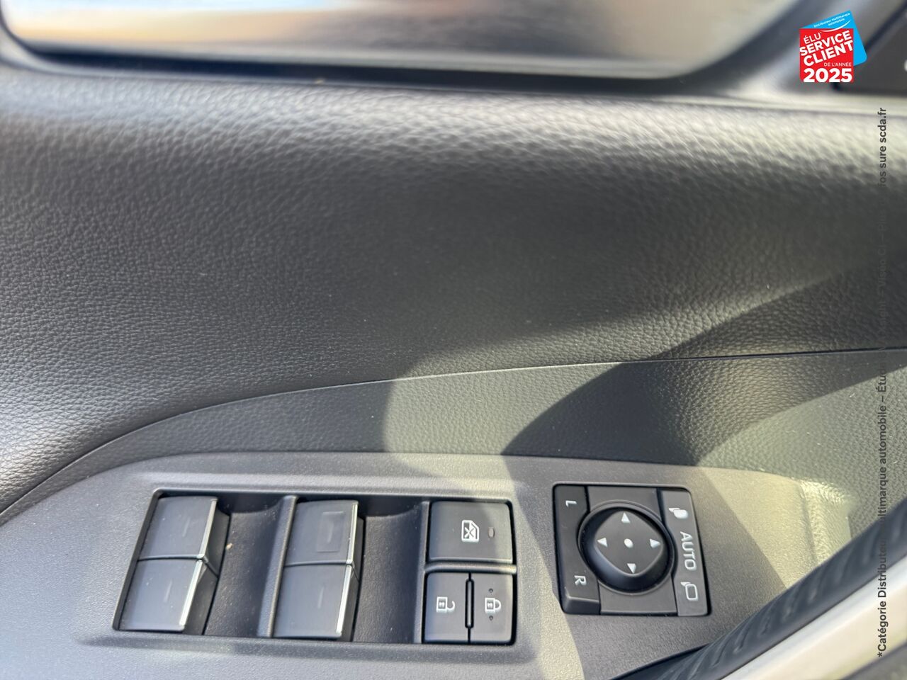 Véhicule d'occasion TOYOTA RAV4 2.5 HYBRIDE 222CH LOUNGE AWD-I MY23 TPANO SIEGES CHAUF GPS JBL chez HESS Automobile