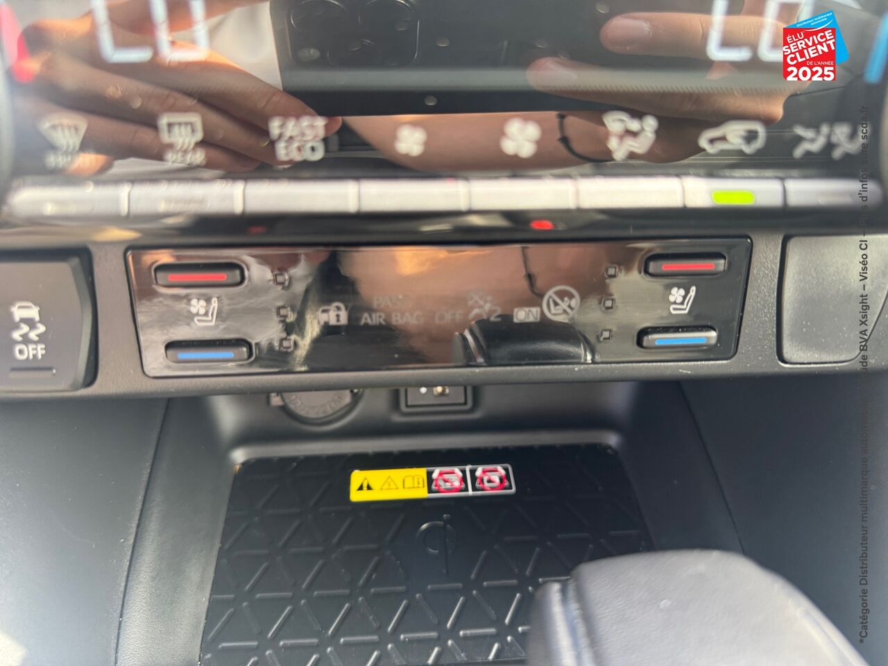 Véhicule d'occasion TOYOTA RAV4 2.5 HYBRIDE 222CH LOUNGE AWD-I MY23 TPANO SIEGES CHAUF GPS JBL chez HESS Automobile