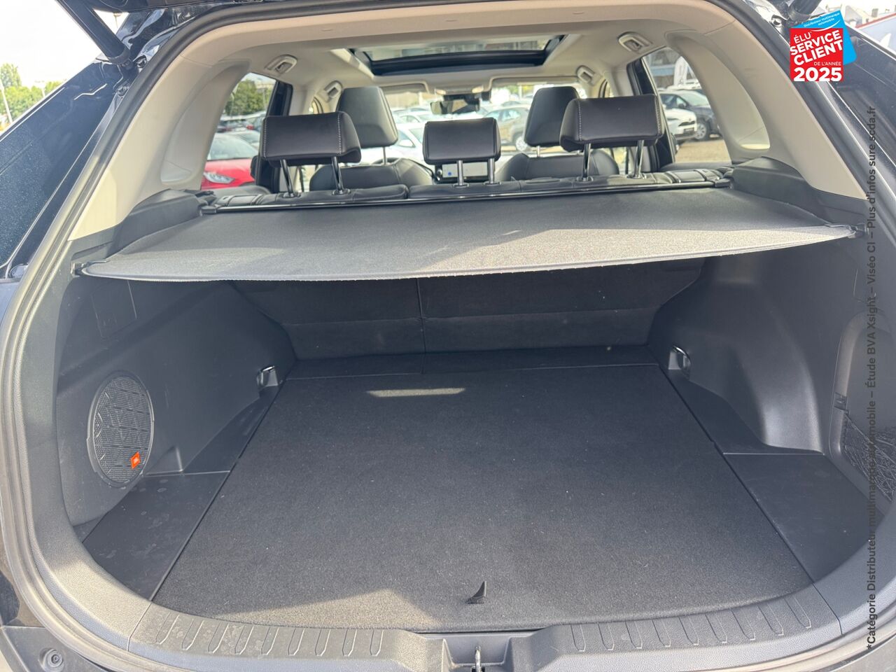 Véhicule d'occasion TOYOTA RAV4 2.5 HYBRIDE 222CH LOUNGE AWD-I MY23 TPANO SIEGES CHAUF GPS JBL chez HESS Automobile