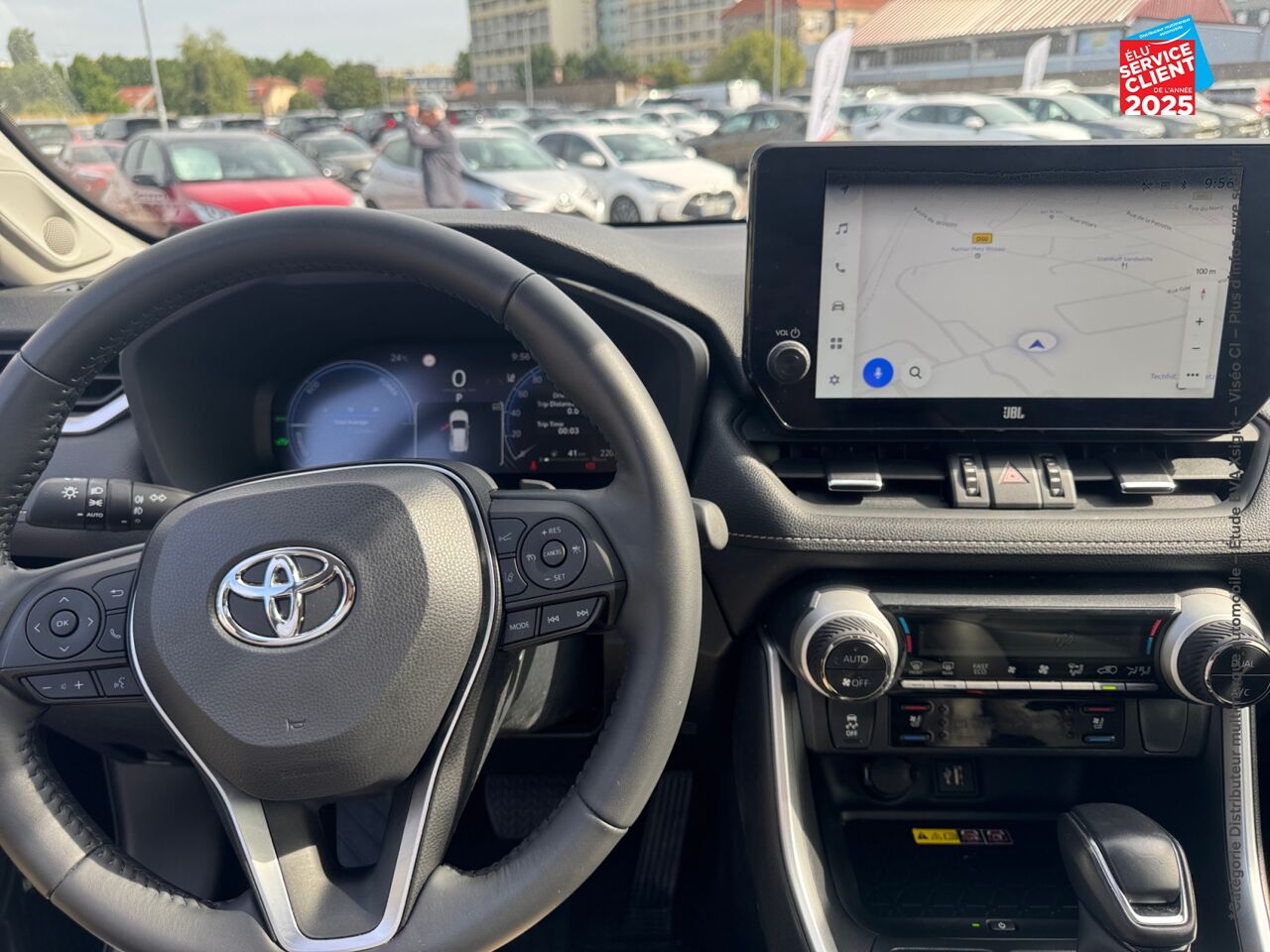 Véhicule d'occasion TOYOTA RAV4 2.5 HYBRIDE 222CH LOUNGE AWD-I MY23 TPANO SIEGES CHAUF GPS JBL chez HESS Automobile