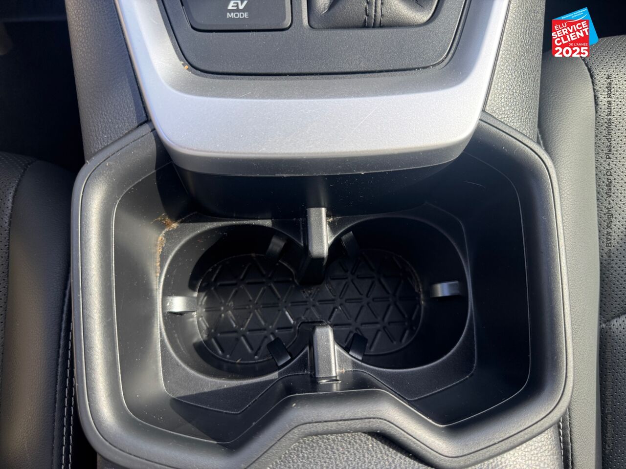 Véhicule d'occasion TOYOTA RAV4 2.5 HYBRIDE 222CH LOUNGE AWD-I MY23 TPANO SIEGES CHAUF GPS JBL chez HESS Automobile