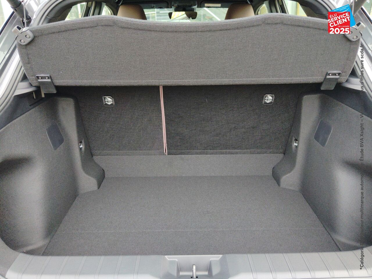 Véhicule d'occasion LEXUS LBX 1.5 136CH ELEGANT 2WD chez Land Rover Metz
