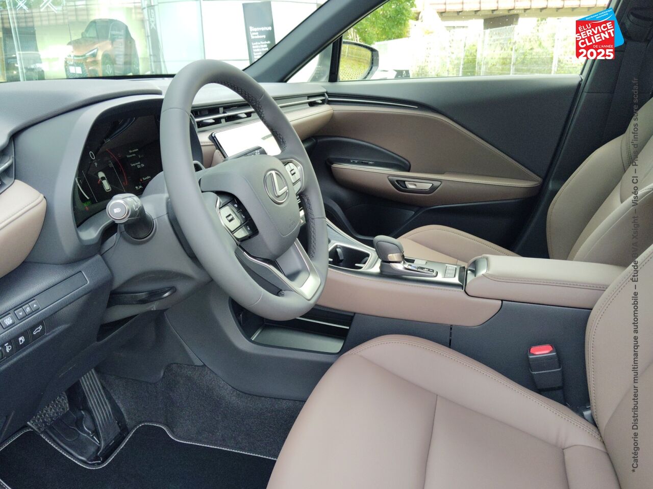 Véhicule d'occasion LEXUS LBX 1.5 136CH ELEGANT 2WD chez Land Rover Metz