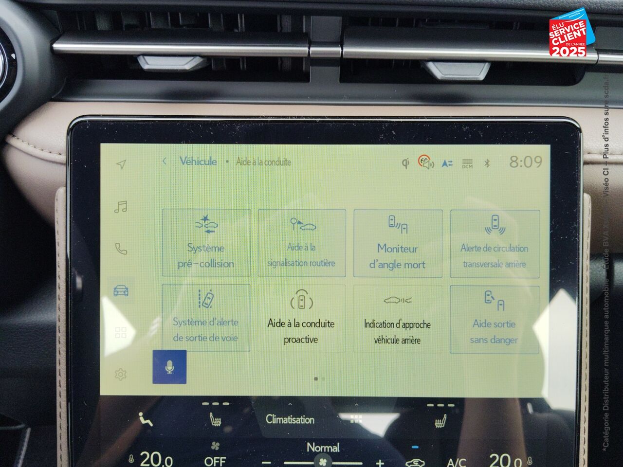 Véhicule d'occasion LEXUS LBX 1.5 136CH ELEGANT 2WD chez Land Rover Metz
