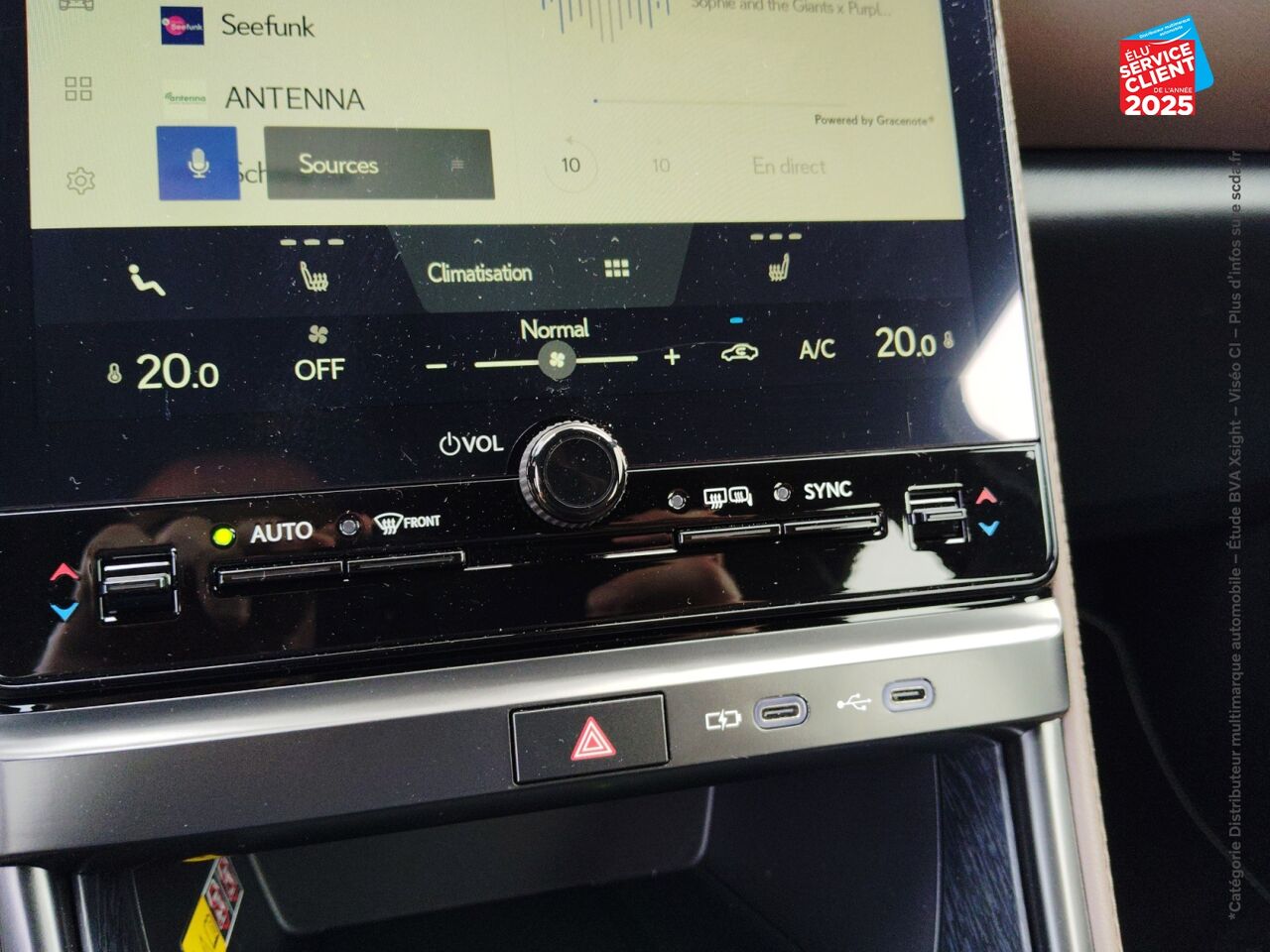 Véhicule d'occasion LEXUS LBX 1.5 136CH ELEGANT 2WD chez Land Rover Metz