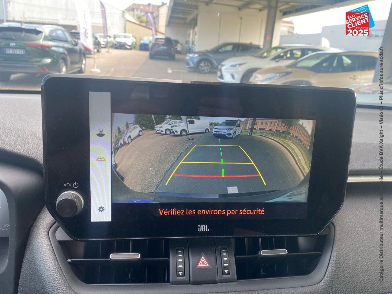 Véhicule d'occasion TOYOTA RAV4 2.5 HYBRIDE 222CH LOUNGE AWD-I MY23 TOUVRANT SIEGES CHAUF GPS CAMERA chez Toyota Sarreguemines