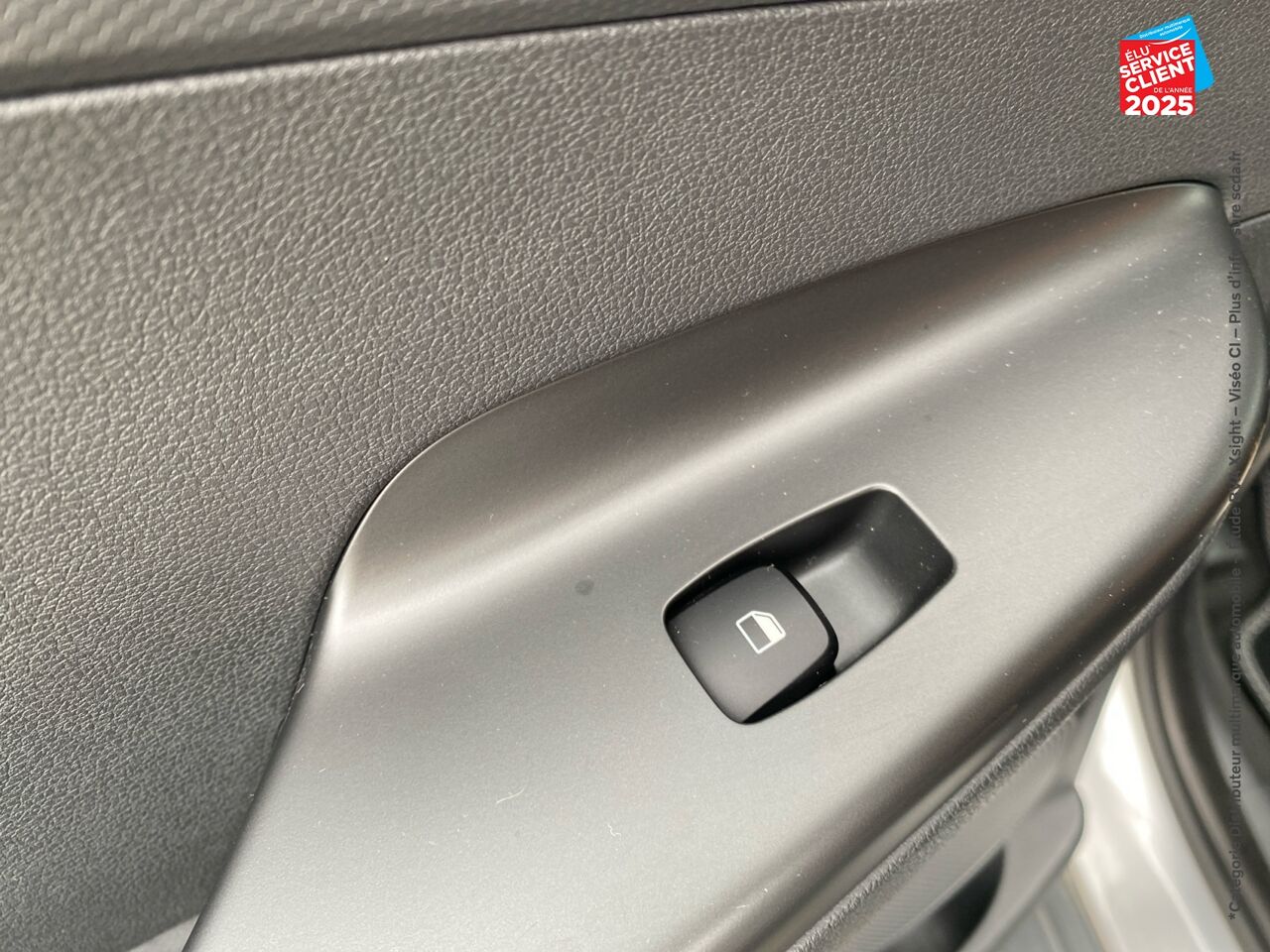 Véhicule d'occasion HYUNDAI KONA ELECTRIC 39KWH - 136CH INTUITIVE CAMERA chez Renault Colmar