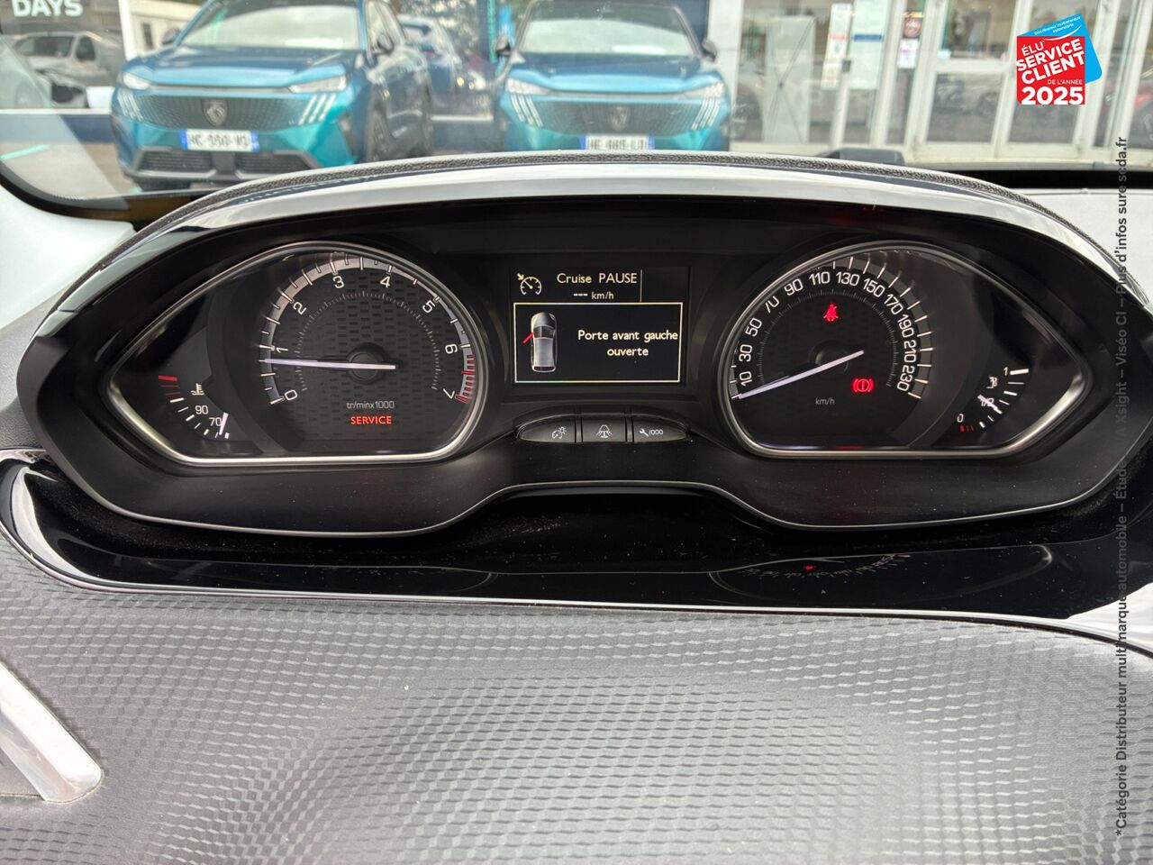 chez Peugeot Charleville