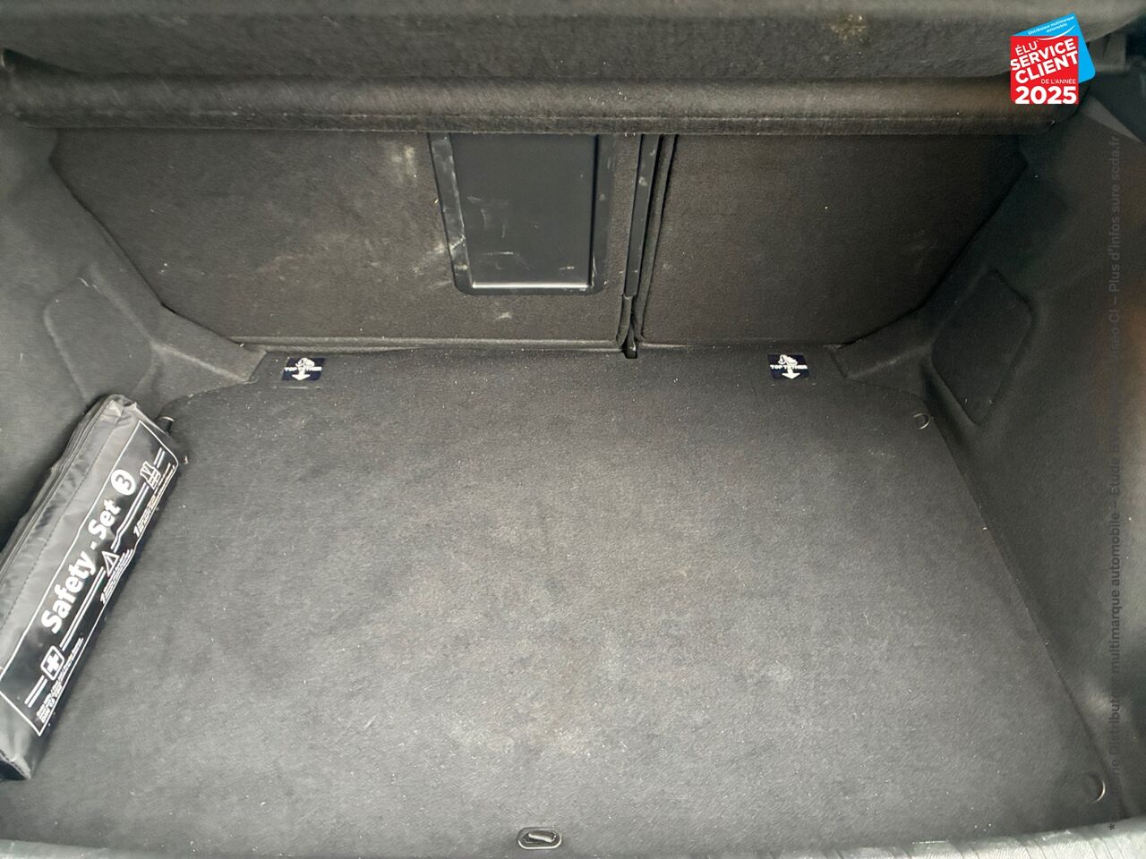 chez Peugeot Charleville