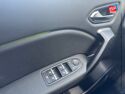 Véhicule d'occasion RENAULT CAPTUR 1.6 E-TECH HYBRIDE 145CH TECHNO