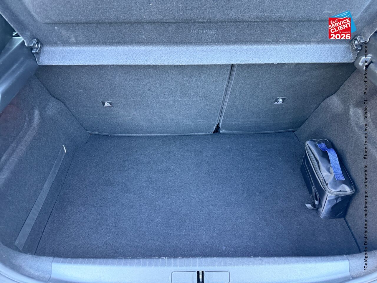chez Peugeot Sedan