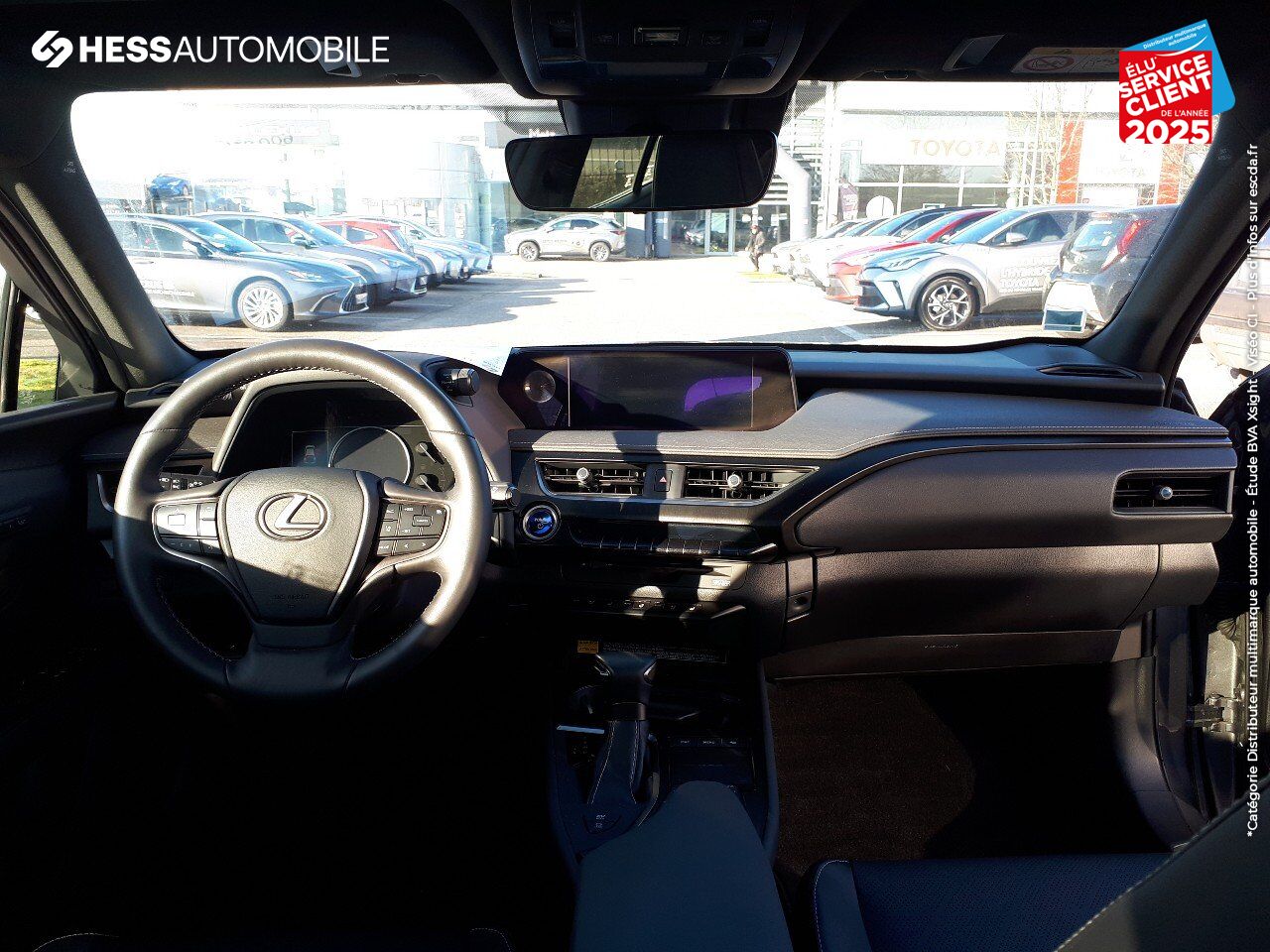 Véhicule d'occasion LEXUS UX 250H 2WD EXECUTIVE MY20 TOUVRANT SIEGES CHAUF/VENTIL/CUIR VOLANT CHAUF GPS chez Renault Saint-Louis