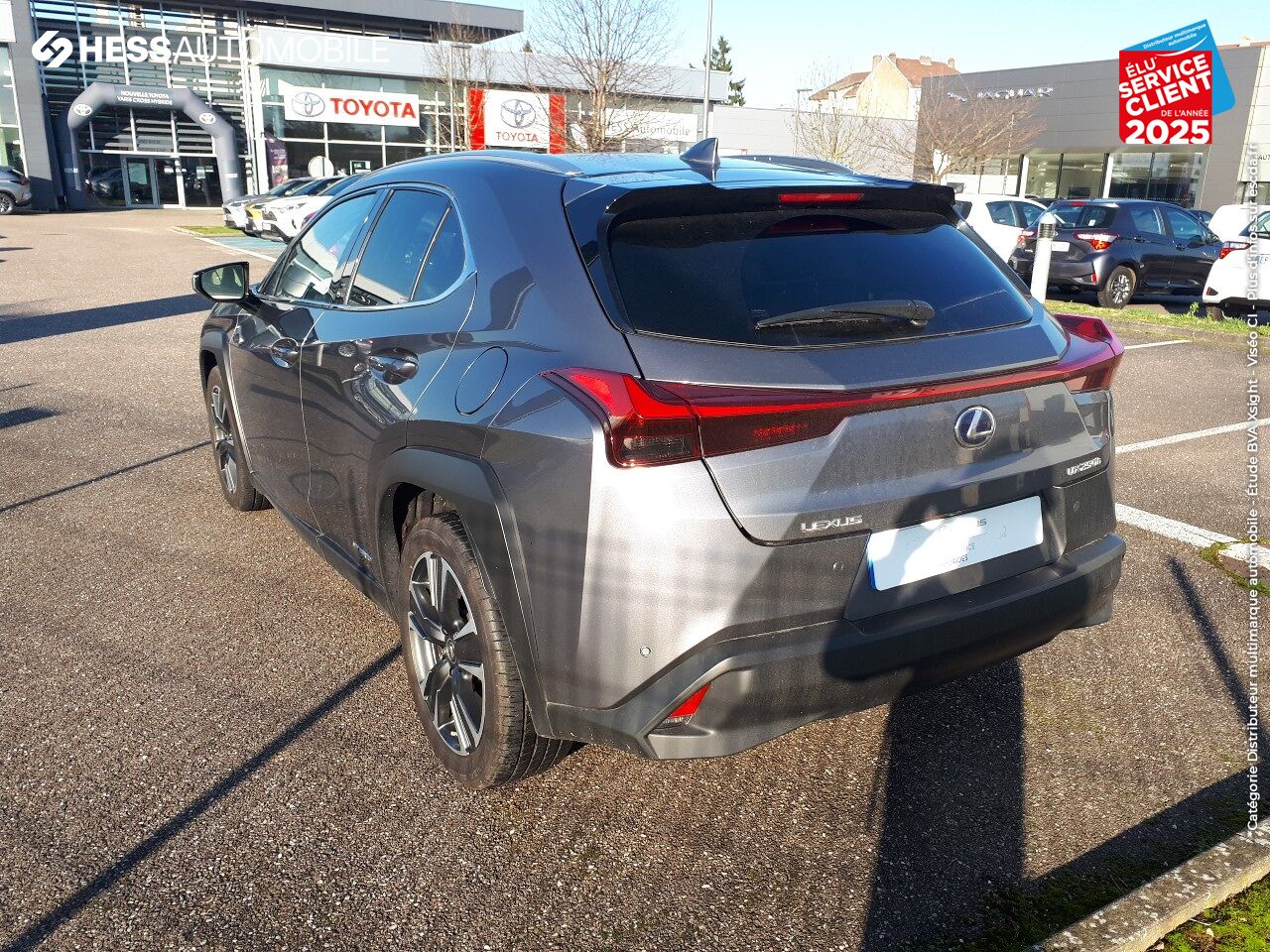Véhicule d'occasion LEXUS UX 250H 2WD EXECUTIVE MY20 TOUVRANT SIEGES CHAUF/VENTIL/CUIR VOLANT CHAUF GPS chez Renault Saint-Louis