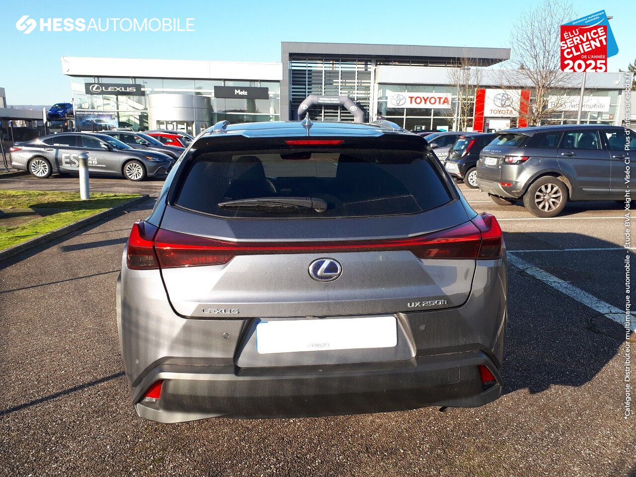 Véhicule d'occasion LEXUS UX 250H 2WD EXECUTIVE MY20 TOUVRANT SIEGES CHAUF/VENTIL/CUIR VOLANT CHAUF GPS chez Renault Saint-Louis