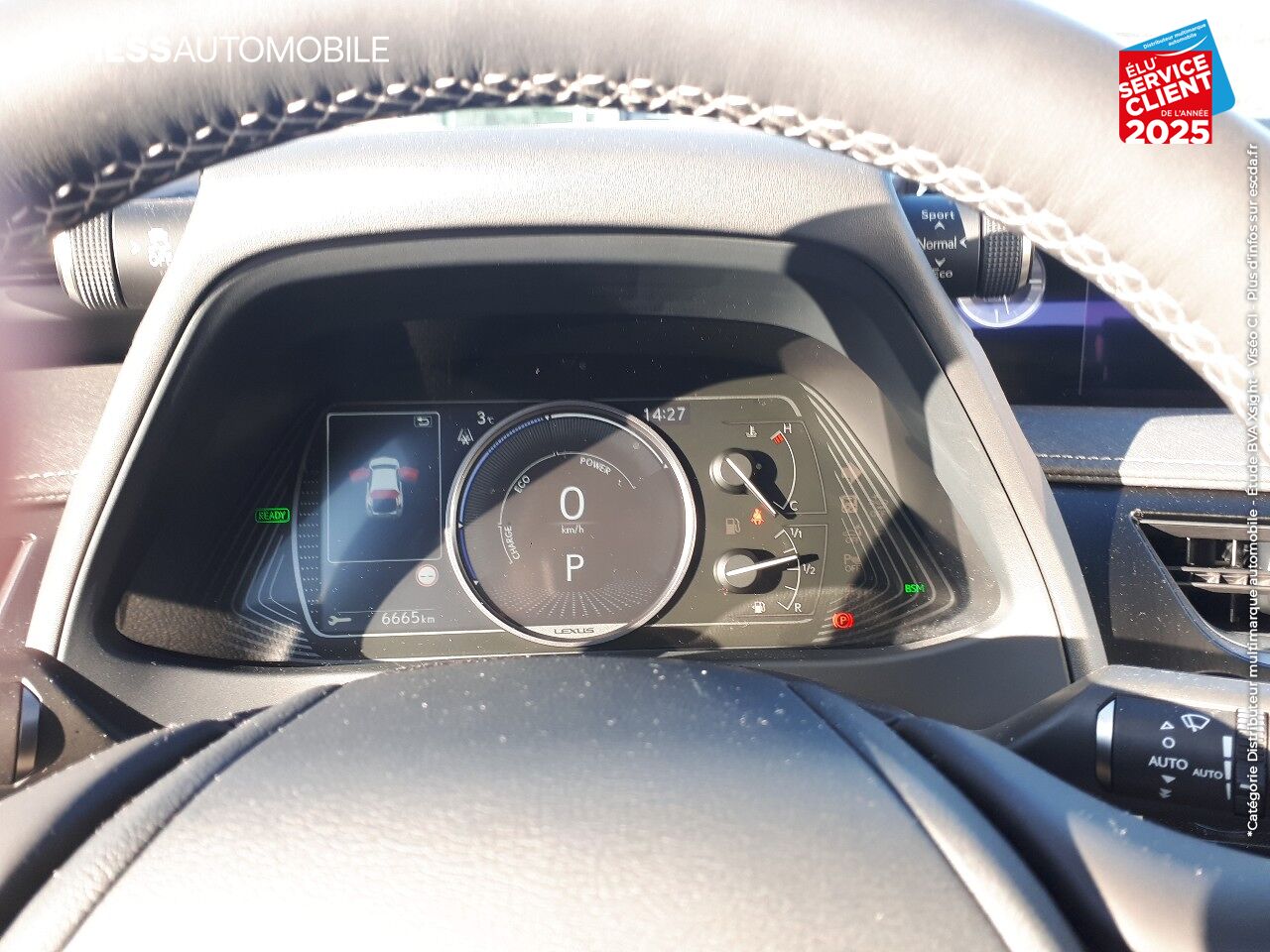 Véhicule d'occasion LEXUS UX 250H 2WD EXECUTIVE MY20 TOUVRANT SIEGES CHAUF/VENTIL/CUIR VOLANT CHAUF GPS chez Renault Saint-Louis