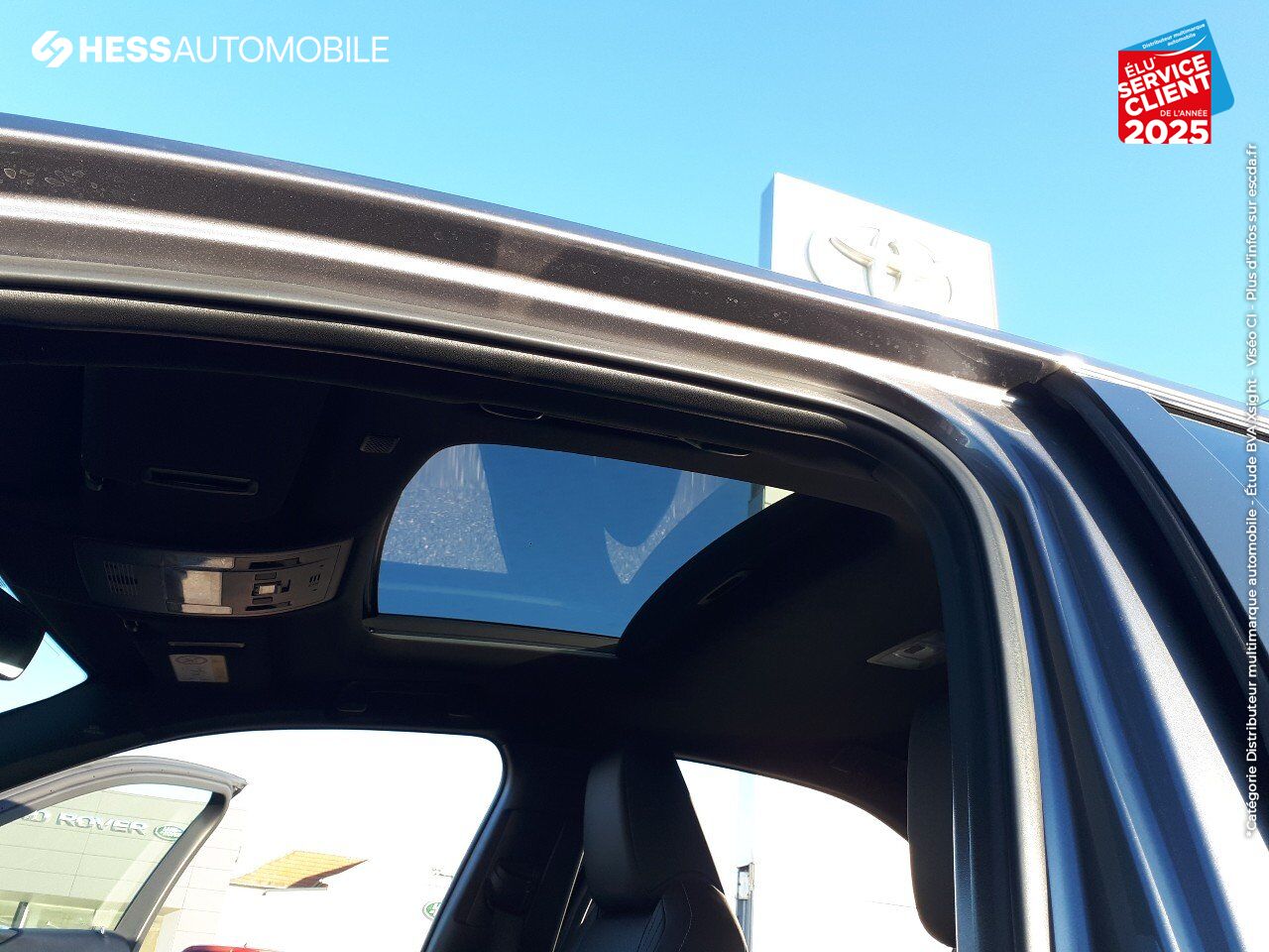 Véhicule d'occasion LEXUS UX 250H 2WD EXECUTIVE MY20 TOUVRANT SIEGES CHAUF/VENTIL/CUIR VOLANT CHAUF GPS chez Renault Saint-Louis
