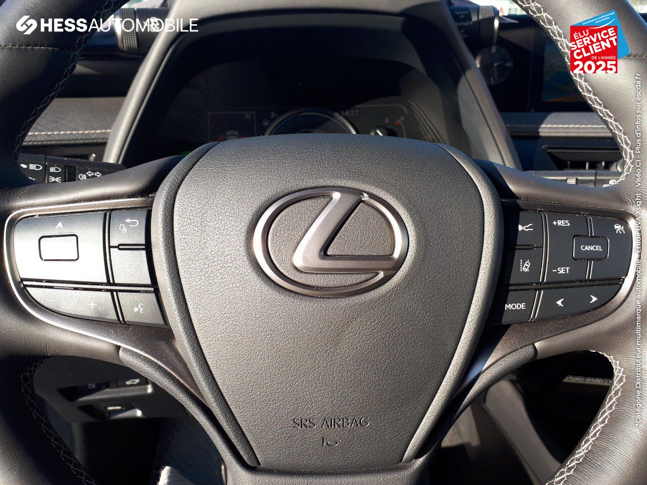 Véhicule d'occasion LEXUS UX 250H 2WD EXECUTIVE MY20 TOUVRANT SIEGES CHAUF/VENTIL/CUIR VOLANT CHAUF GPS chez Renault Saint-Louis