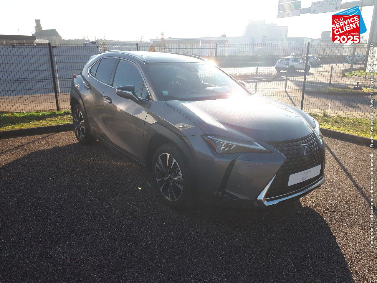 Véhicule d'occasion LEXUS UX 250H 2WD EXECUTIVE MY20 TOUVRANT SIEGES CHAUF/VENTIL/CUIR VOLANT CHAUF GPS chez Renault Saint-Louis