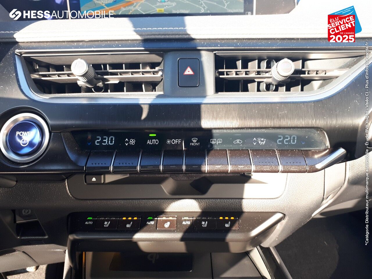 Véhicule d'occasion LEXUS UX 250H 2WD EXECUTIVE MY20 TOUVRANT SIEGES CHAUF/VENTIL/CUIR VOLANT CHAUF GPS chez Renault Saint-Louis