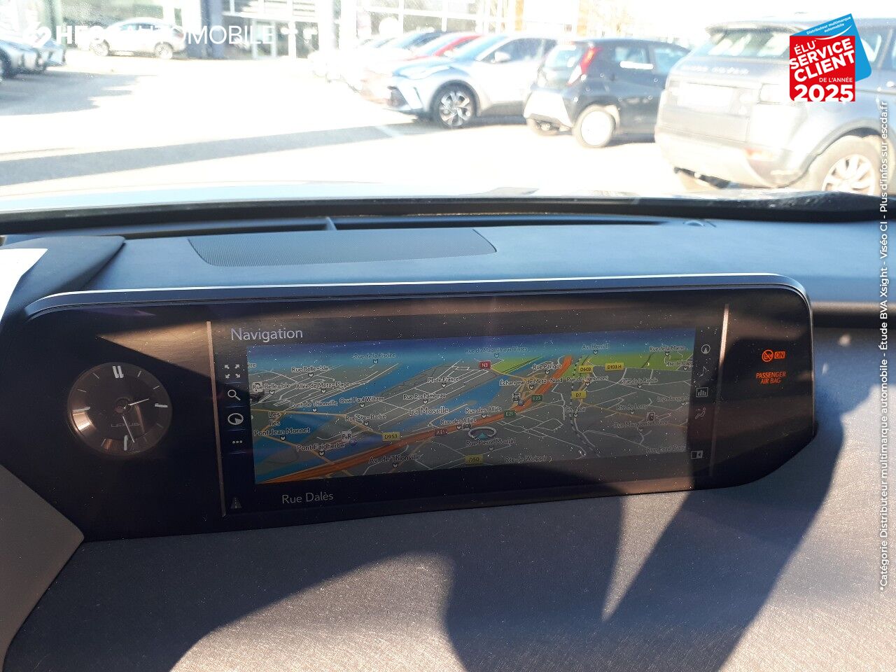 Véhicule d'occasion LEXUS UX 250H 2WD EXECUTIVE MY20 TOUVRANT SIEGES CHAUF/VENTIL/CUIR VOLANT CHAUF GPS chez Renault Saint-Louis