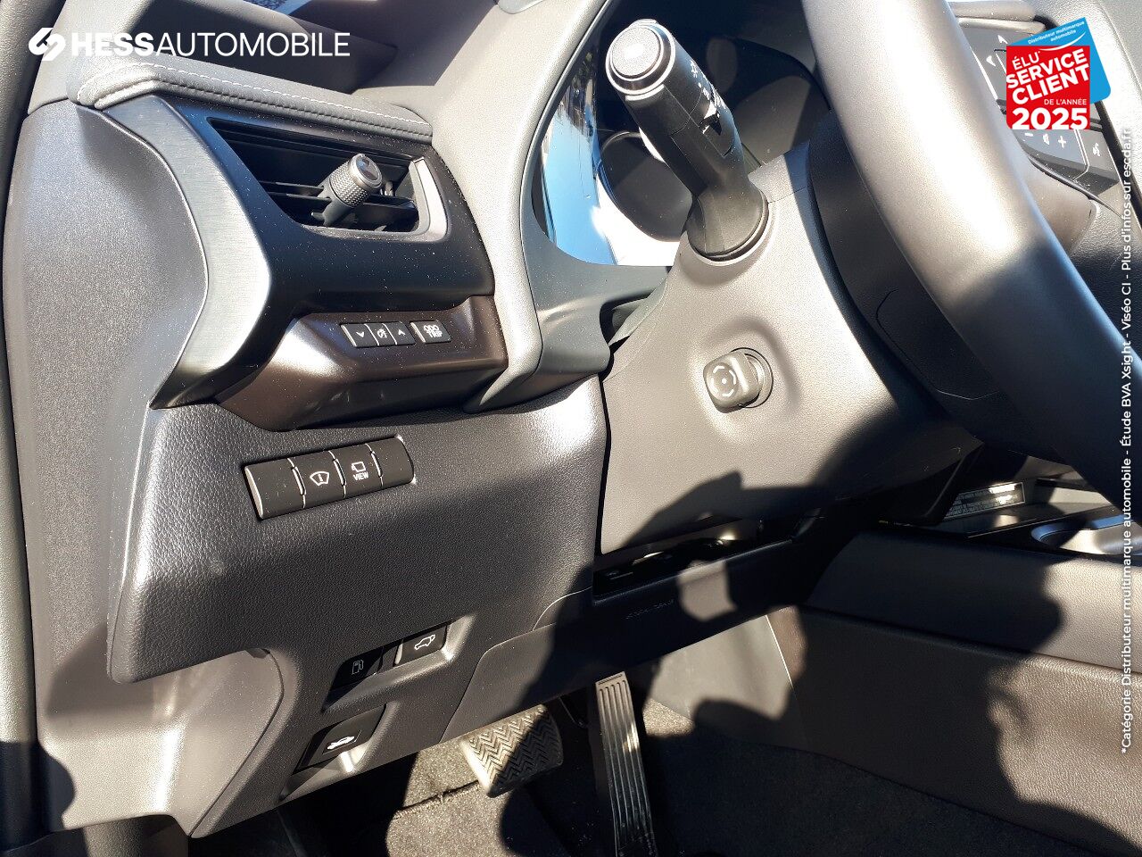 Véhicule d'occasion LEXUS UX 250H 2WD EXECUTIVE MY20 TOUVRANT SIEGES CHAUF/VENTIL/CUIR VOLANT CHAUF GPS chez Renault Saint-Louis