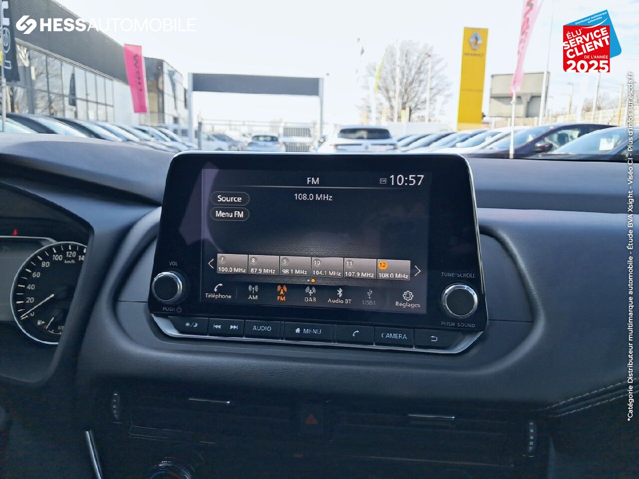 Véhicule d'occasion NISSAN QASHQAI 1.3 MILD HYBRID 140CH BUSINESS EDITION 2022 chez Toyota Saint Dizier