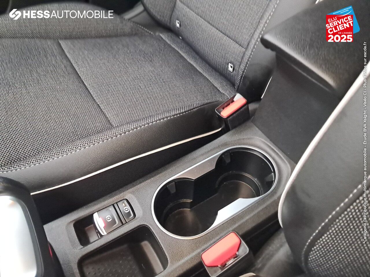 Véhicule d'occasion RENAULT CAPTUR 1.3 TCE 140CH FAP INTENS -21 chez Renault Sélestat
