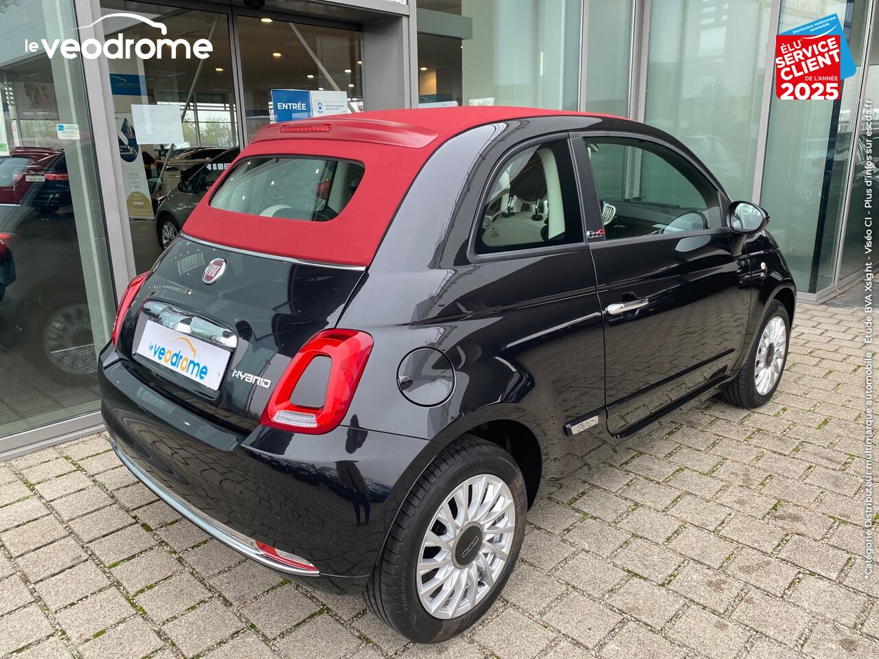 Véhicule d'occasion FIAT 500C 1.0 70CH BSG S/S LOUNGE -16 APPLE CARPLAY/ANDROID AUTO chez Le Veodrome