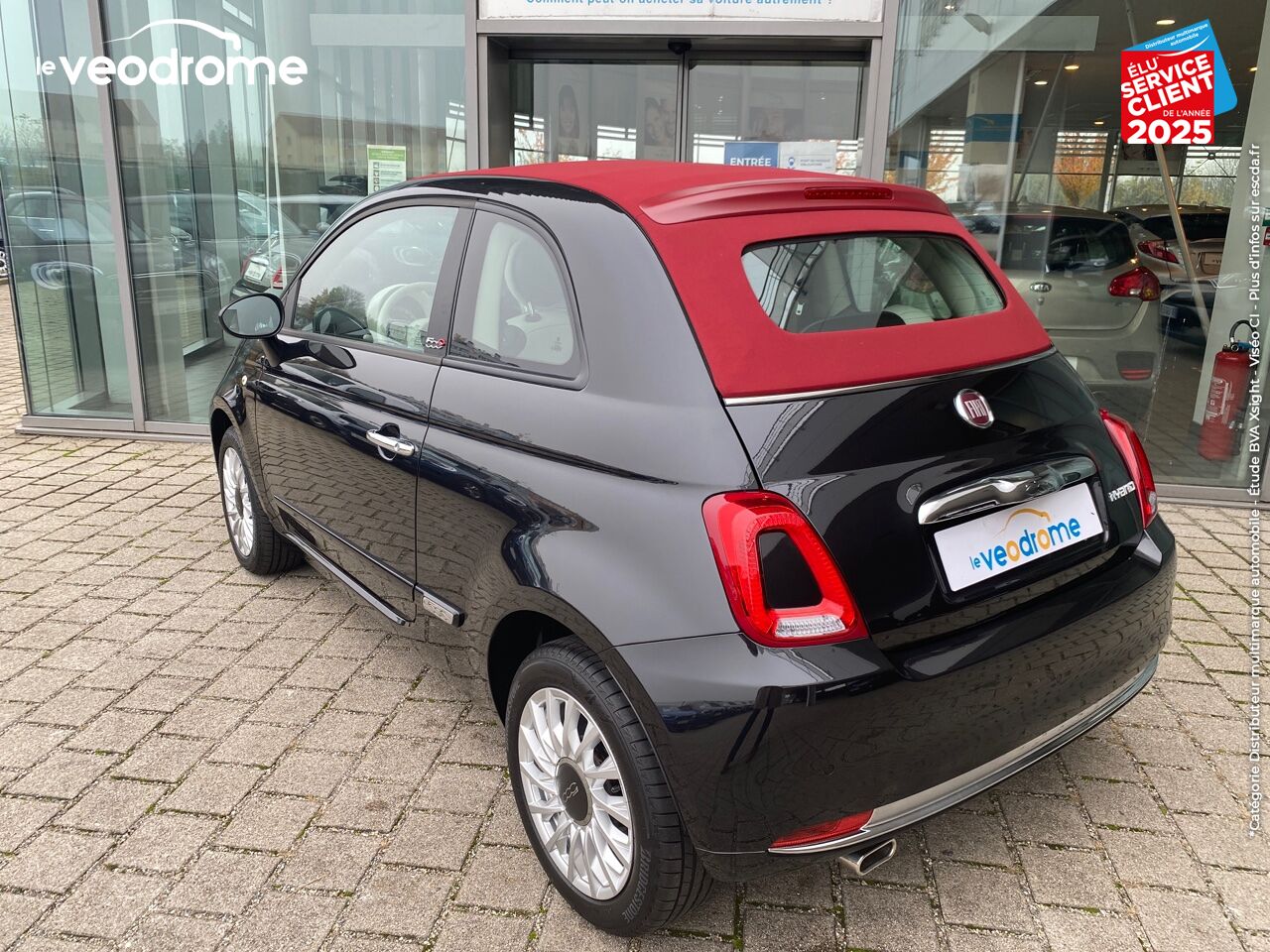 Véhicule d'occasion FIAT 500C 1.0 70CH BSG S/S LOUNGE -16 APPLE CARPLAY/ANDROID AUTO chez Le Veodrome