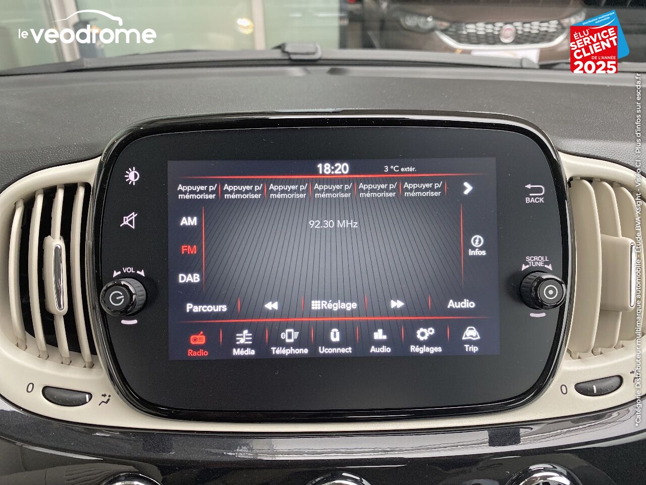 Véhicule d'occasion FIAT 500C 1.0 70CH BSG S/S LOUNGE -16 APPLE CARPLAY/ANDROID AUTO chez Le Veodrome