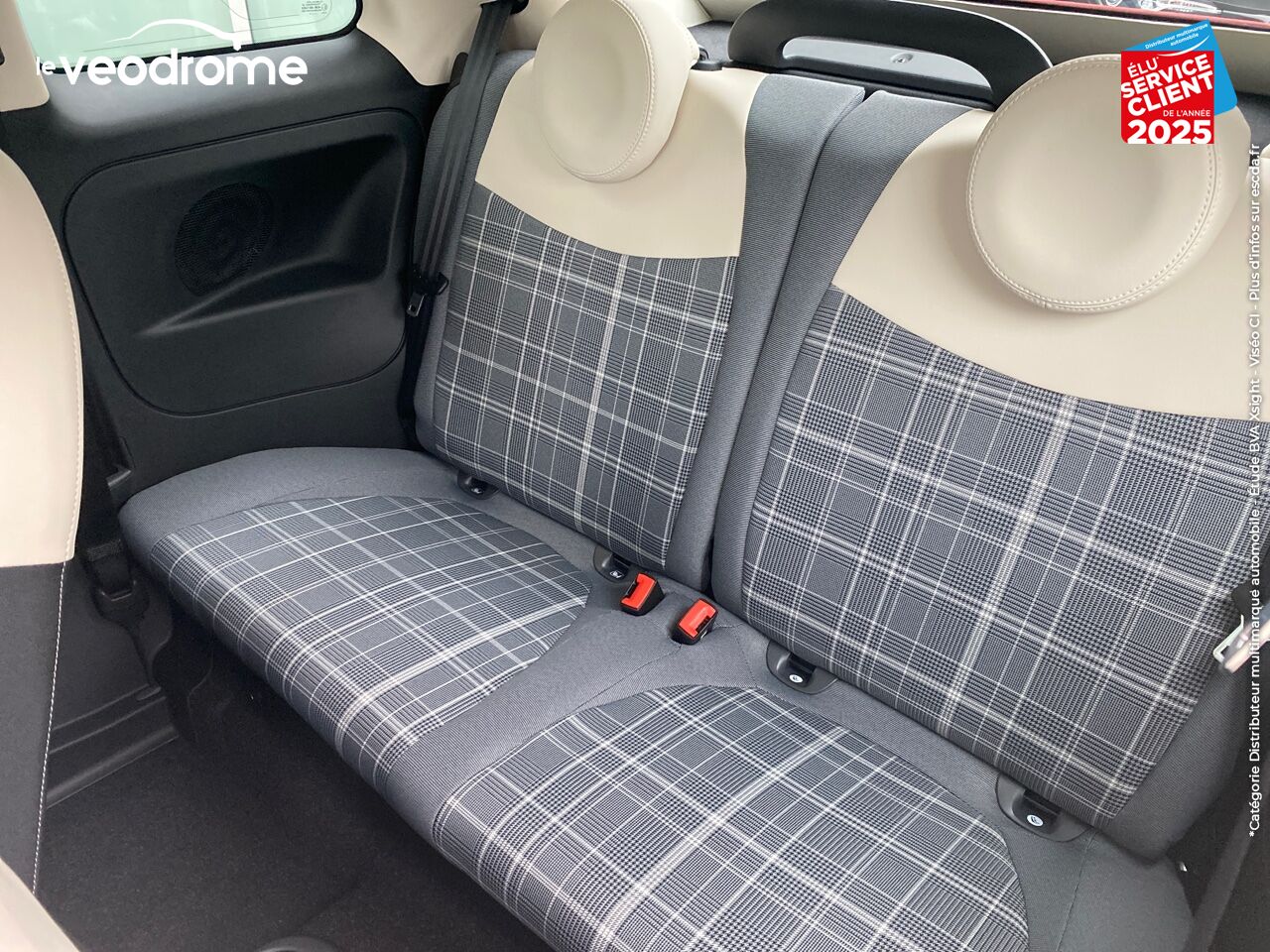 Véhicule d'occasion FIAT 500C 1.0 70CH BSG S/S LOUNGE -16 APPLE CARPLAY/ANDROID AUTO chez Le Veodrome