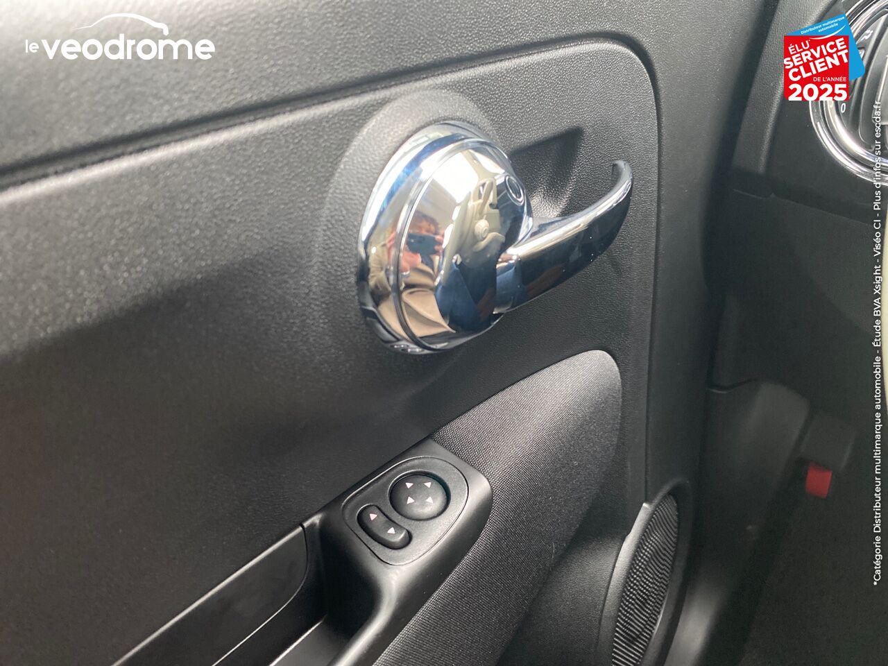 Véhicule d'occasion FIAT 500C 1.0 70CH BSG S/S LOUNGE -16 APPLE CARPLAY/ANDROID AUTO chez Le Veodrome