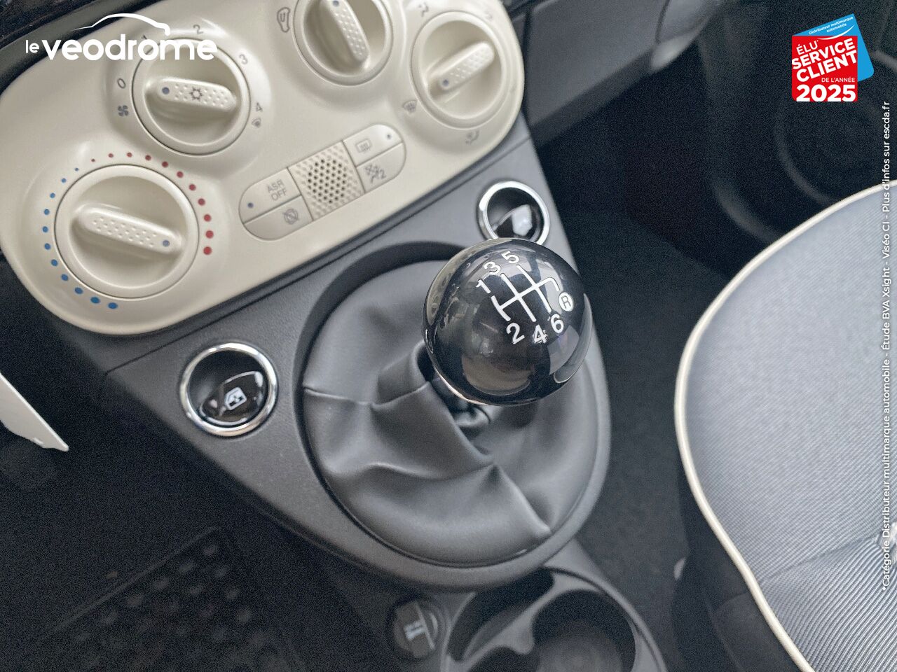 Véhicule d'occasion FIAT 500C 1.0 70CH BSG S/S LOUNGE -16 APPLE CARPLAY/ANDROID AUTO chez Le Veodrome