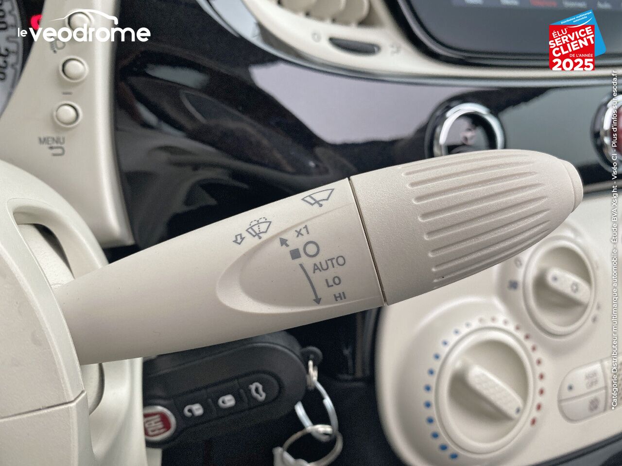 Véhicule d'occasion FIAT 500C 1.0 70CH BSG S/S LOUNGE -16 APPLE CARPLAY/ANDROID AUTO chez Le Veodrome