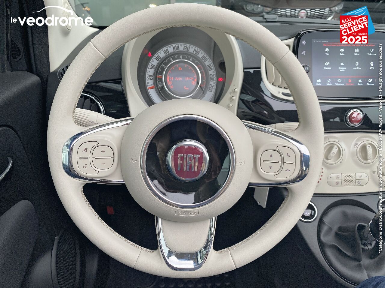 Véhicule d'occasion FIAT 500C 1.0 70CH BSG S/S LOUNGE -16 APPLE CARPLAY/ANDROID AUTO chez Le Veodrome
