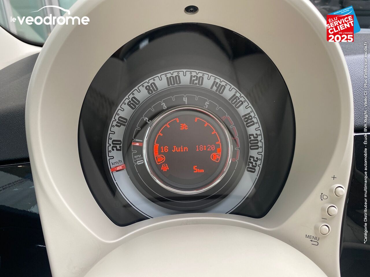 Véhicule d'occasion FIAT 500C 1.0 70CH BSG S/S LOUNGE -16 APPLE CARPLAY/ANDROID AUTO chez Le Veodrome