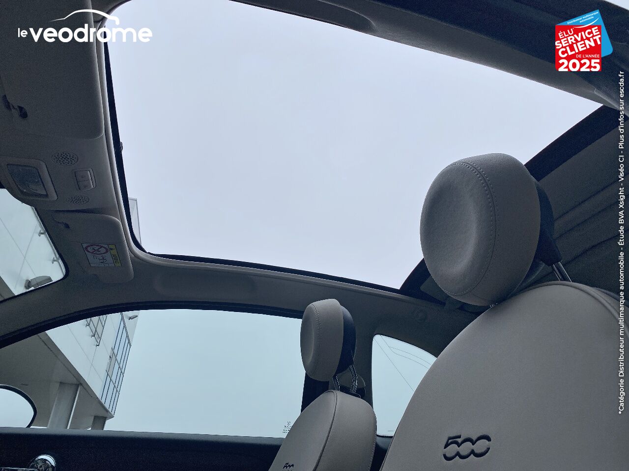 Véhicule d'occasion FIAT 500C 1.0 70CH BSG S/S LOUNGE -16 APPLE CARPLAY/ANDROID AUTO chez Le Veodrome