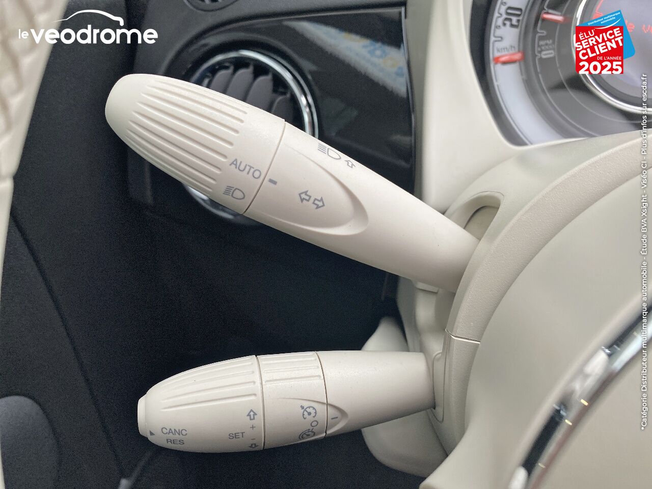 Véhicule d'occasion FIAT 500C 1.0 70CH BSG S/S LOUNGE -16 APPLE CARPLAY/ANDROID AUTO chez Le Veodrome