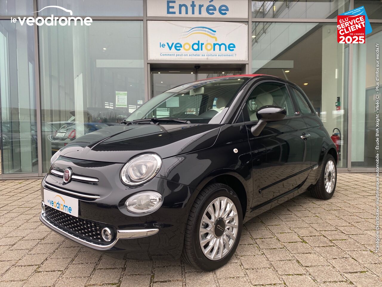 Véhicule d'occasion FIAT 500C 1.0 70CH BSG S/S LOUNGE -16 APPLE CARPLAY/ANDROID AUTO chez Le Veodrome