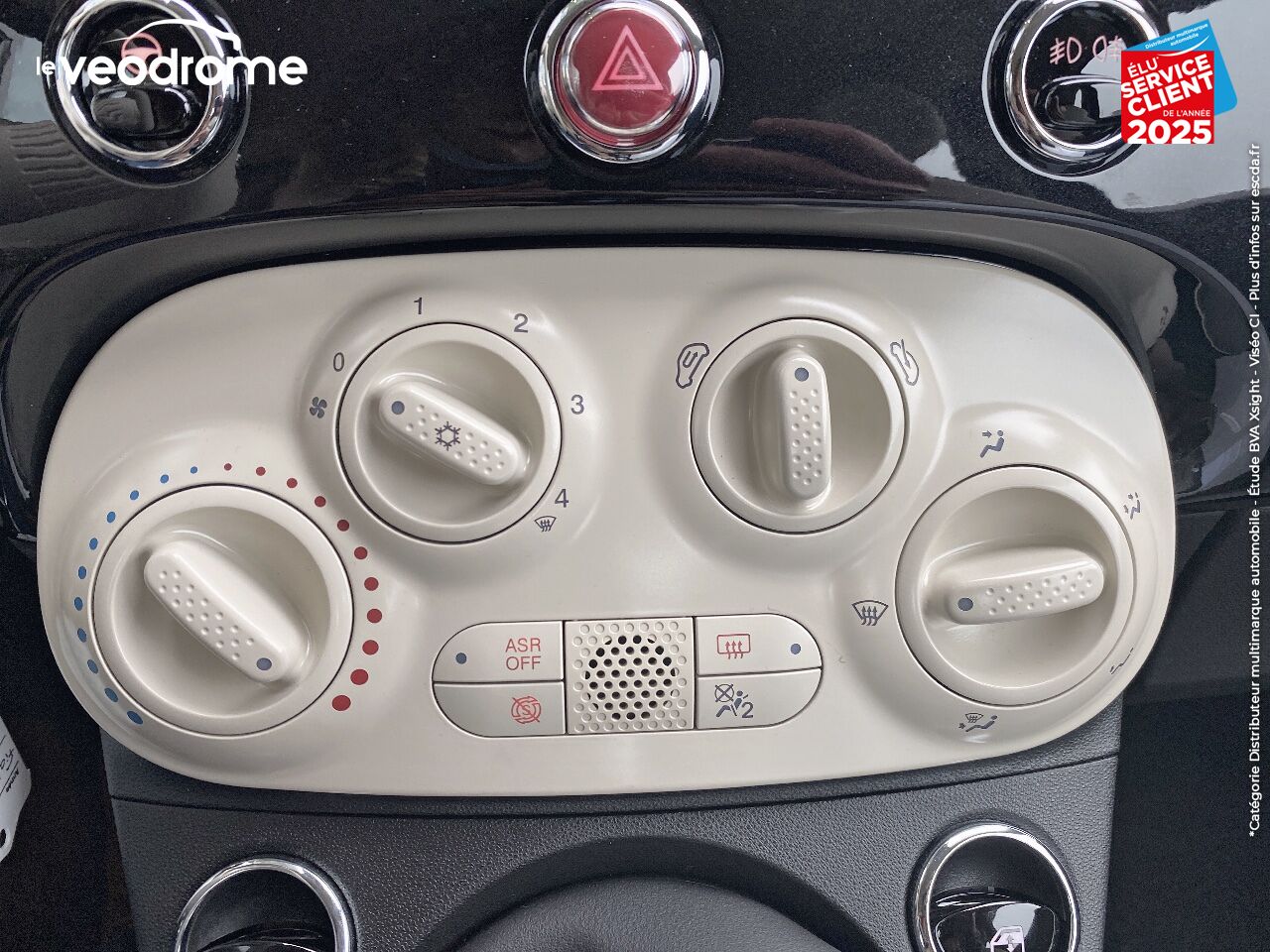 Véhicule d'occasion FIAT 500C 1.0 70CH BSG S/S LOUNGE -16 APPLE CARPLAY/ANDROID AUTO chez Le Veodrome