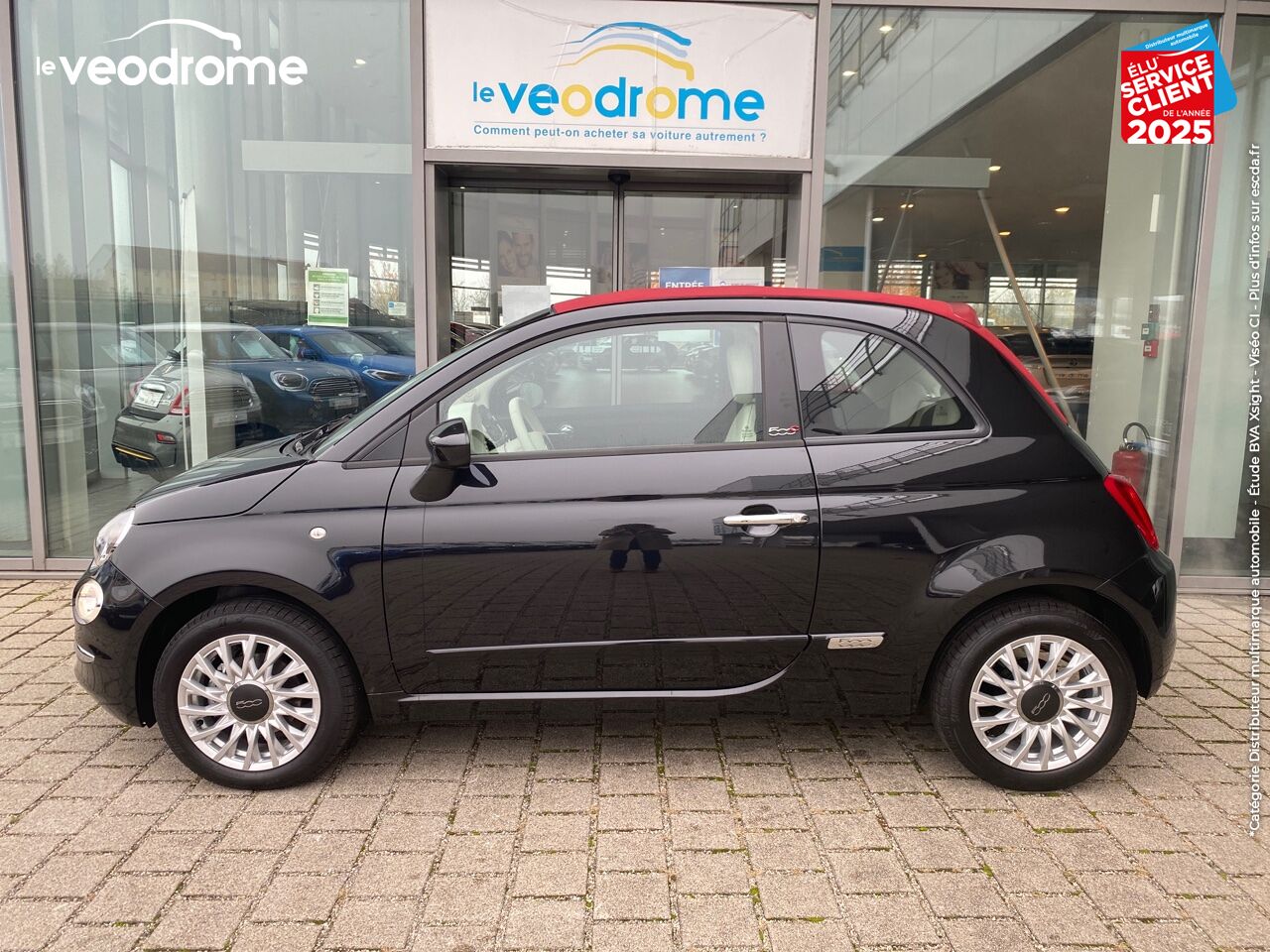 Véhicule d'occasion FIAT 500C 1.0 70CH BSG S/S LOUNGE -16 APPLE CARPLAY/ANDROID AUTO chez Le Veodrome
