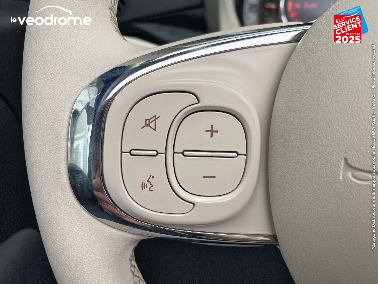 Véhicule d'occasion FIAT 500C 1.0 70CH BSG S/S LOUNGE -16 APPLE CARPLAY/ANDROID AUTO chez Le Veodrome