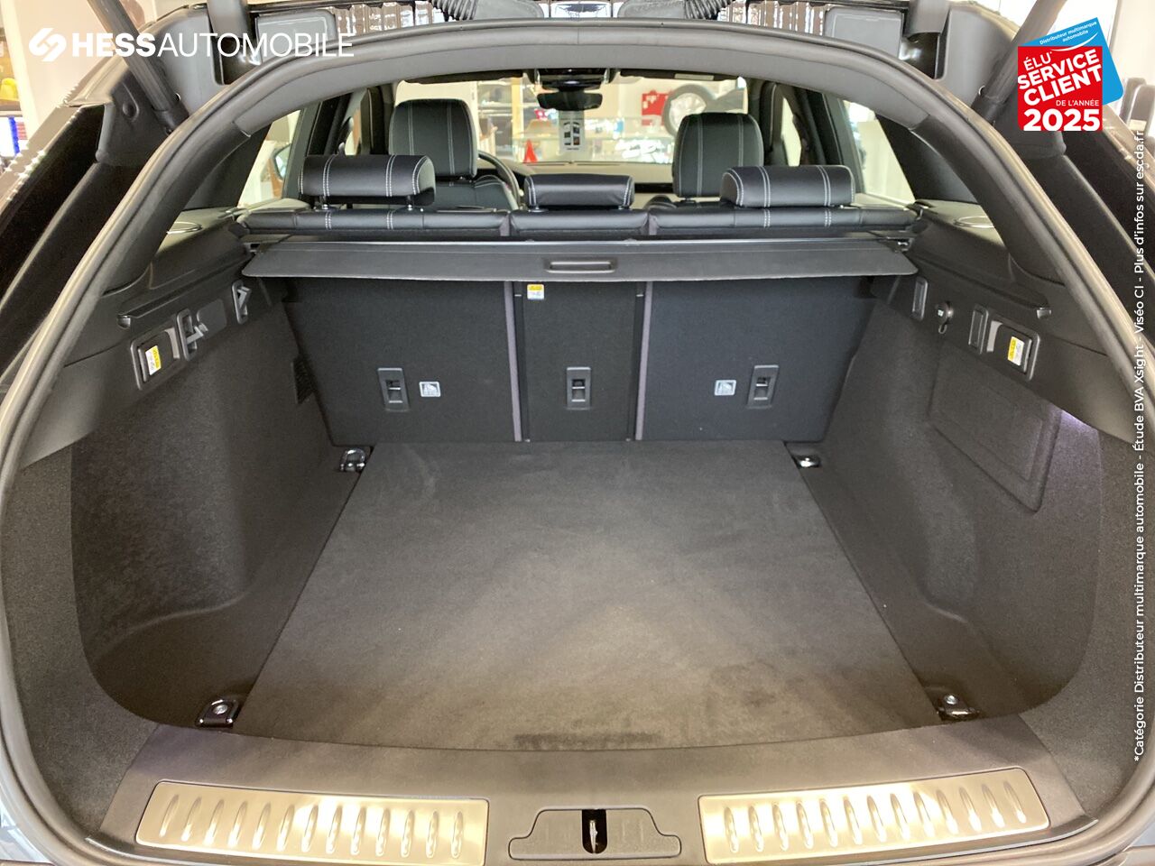 Véhicule d'occasion LAND-ROVER RANGE ROVER VELAR 3.0D V6 300CH R-DYNAMIC SE AWD BVA chez Land Rover Strasbourg