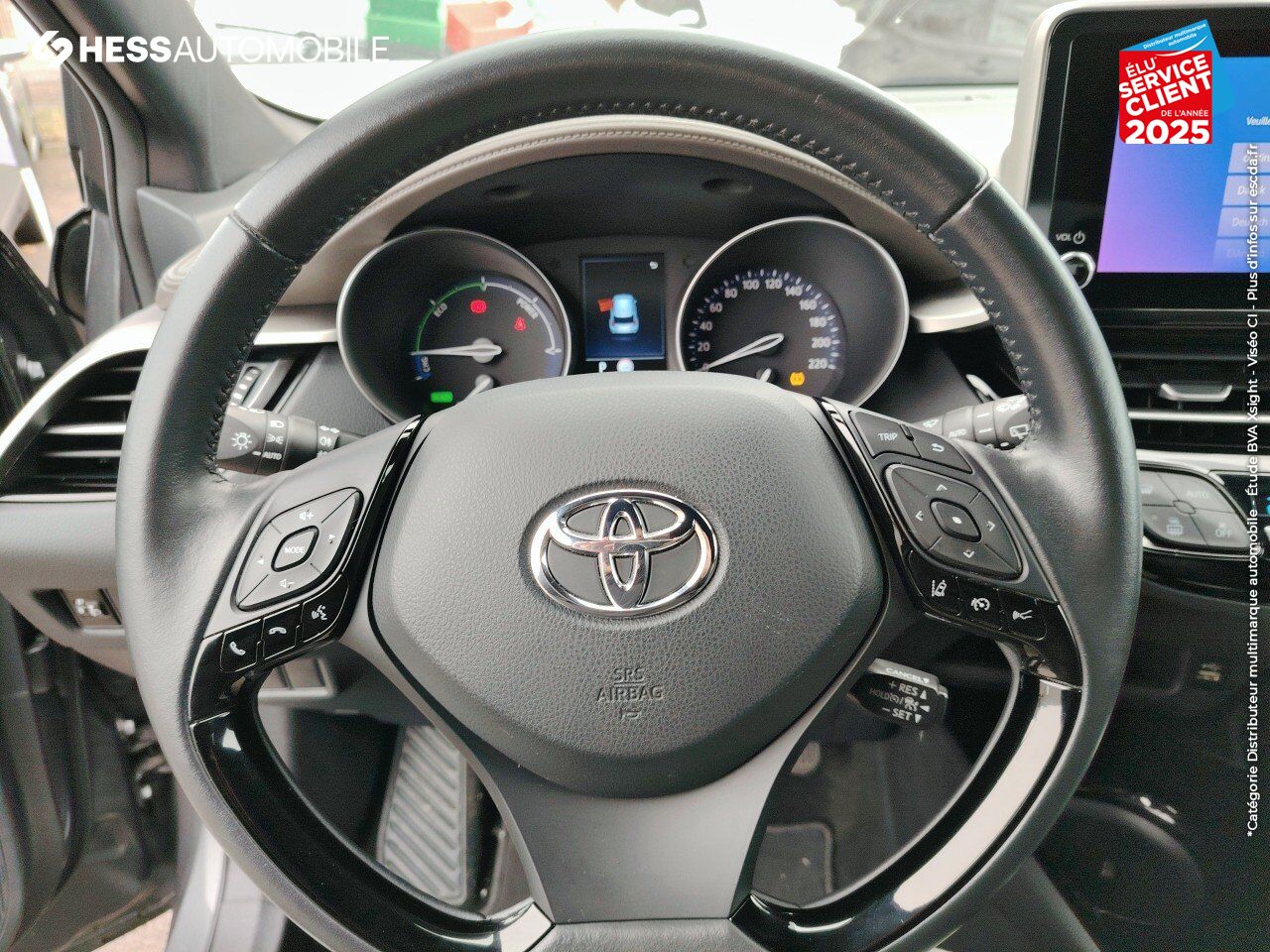 Véhicule d'occasion TOYOTA C-HR 122H DISTINCTIVE 2WD E-CVT MY22 chez Toyota Besançon
