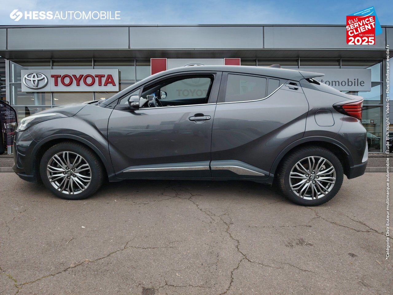 Véhicule d'occasion TOYOTA C-HR 122H DISTINCTIVE 2WD E-CVT MY22 chez Toyota Besançon