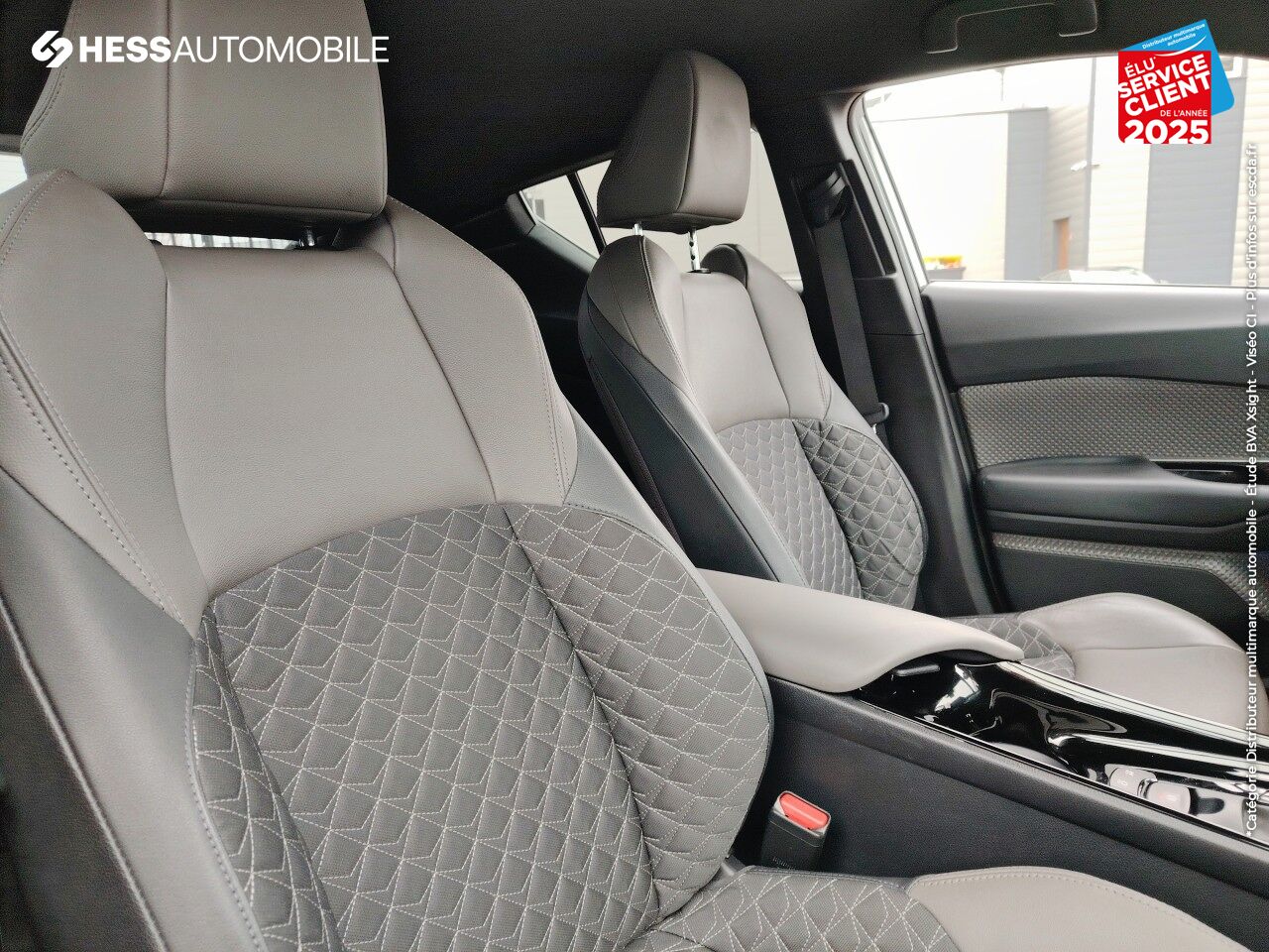 Véhicule d'occasion TOYOTA C-HR 122H DISTINCTIVE 2WD E-CVT MY22 chez Toyota Besançon