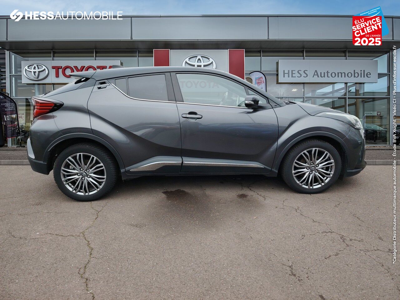 Véhicule d'occasion TOYOTA C-HR 122H DISTINCTIVE 2WD E-CVT MY22 chez Toyota Besançon